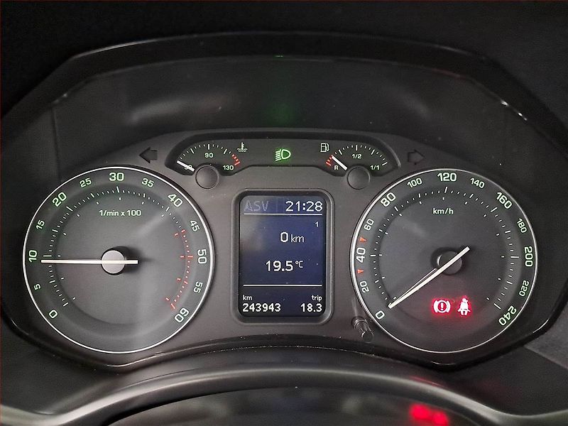 Škoda Octavia (2008) 2.0 TDI, po STK, jezdí výborně - fotka 11 z 17