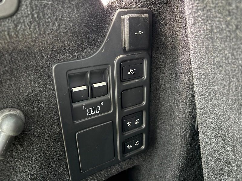 Land Rover Discovery D300, R-Dynamic HSE, ČR, DPH - fotka 58 z 61