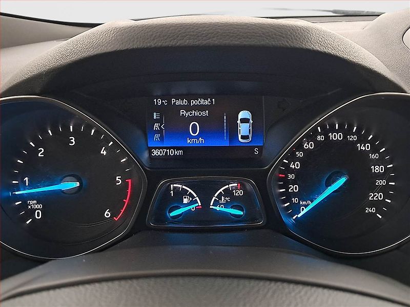 Ford Kuga (2018) 2.0 TDCi, Serv.kniha, Navi - fotka 11 z 20