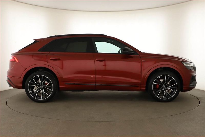 Audi Q8 (2023) 50 TDI, Vzduch, Nez.top - fotka 6 z 25