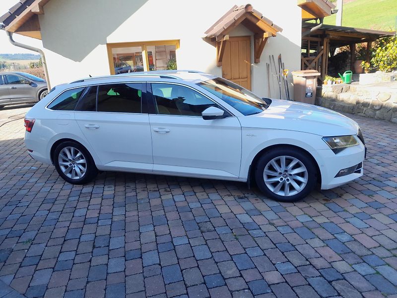 Škoda Superb (2018) 140kW 4x4 L&K WEBASTO-DPH - fotka 3 z 21