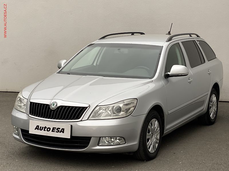 Škoda Octavia (2012) 1.6TDi, AC, temp - fotka 3 z 18