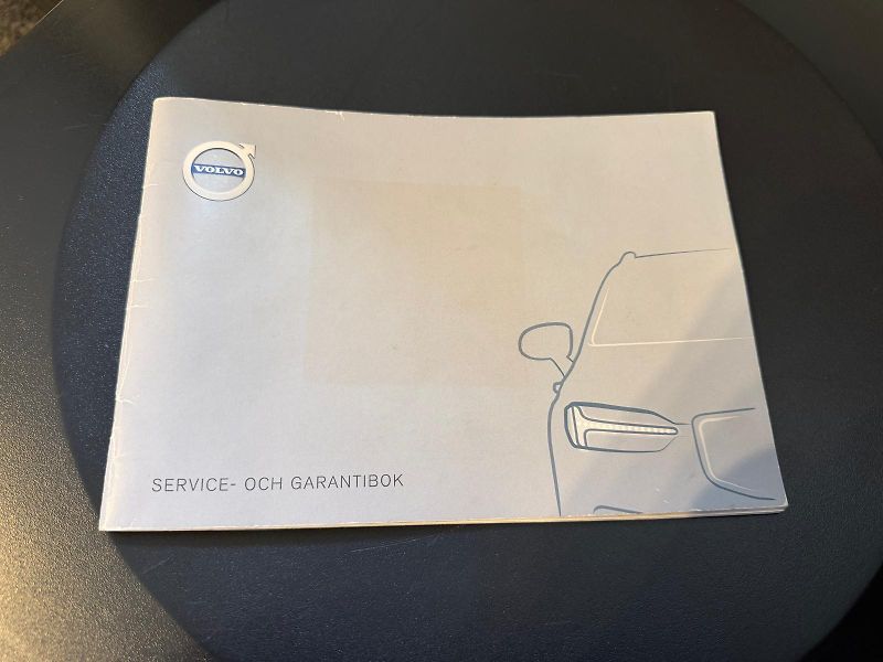 Volvo XC40 2,0 D D4 AWD Momentum - fotka 29 z 33