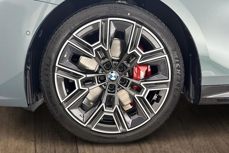 BMW Řada 5 540d xDrive Touring - fotka 6 z 26