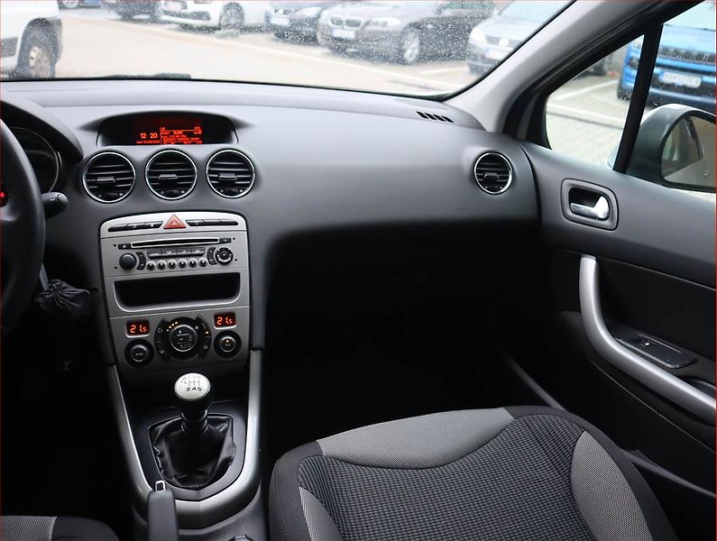 Peugeot 308 (2013) 1.6 HDi, Serv.kniha, nová STK - fotka 7 z 17