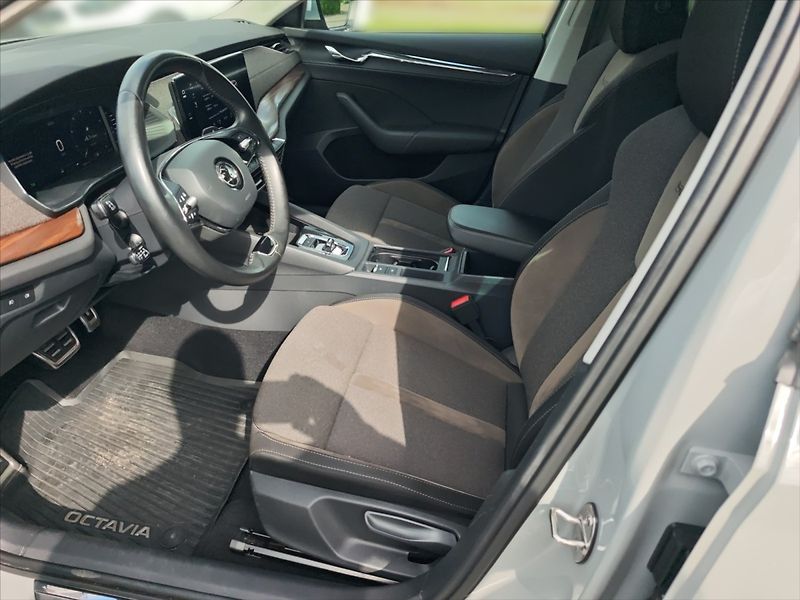 Škoda Octavia 2,0 TDI 110 4x4 Scout DSG - fotka 6 z 11