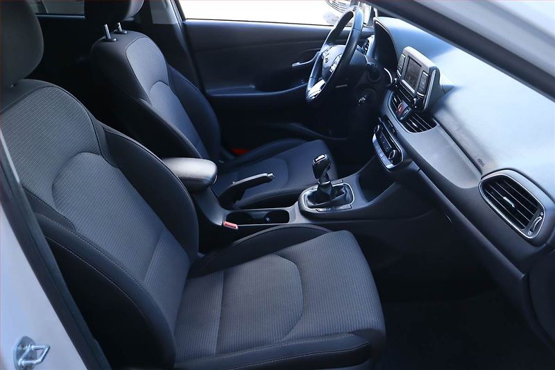 Hyundai i30 (2018) 1.6 CRDi, Serv.kniha, Tempomat - fotka 9 z 18