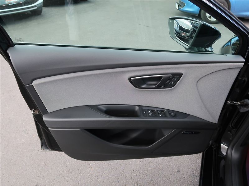 Seat Leon 1,6 TDi,85kW,Navi,tempomat - fotka 20 z 26