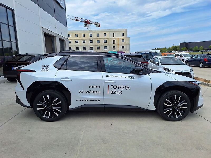 Toyota bZ4X Executive VIP - fotka 8 z 10