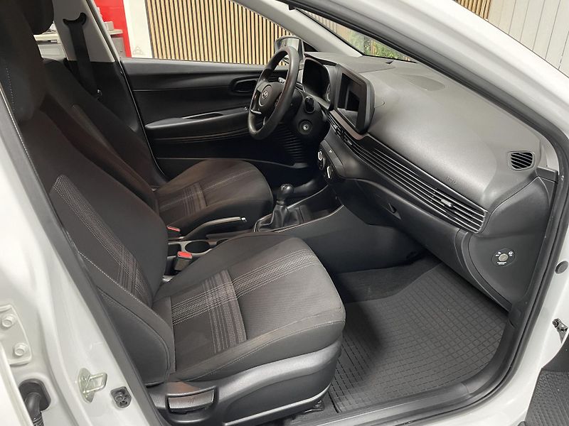 Hyundai i20 1.2 i ČR  1.MAJ.SERVISKA - fotka 13 z 23