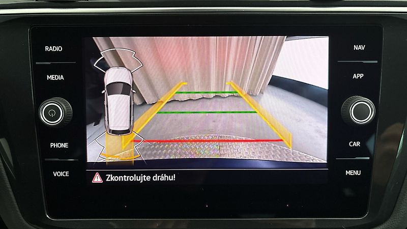 Volkswagen Tiguan 2.0 TDI DSG 4MOTION R-Line - fotka 12 z 32