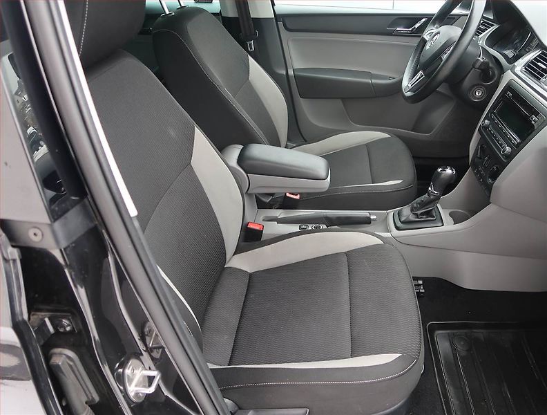 Škoda Rapid (2015) Spaceback 1.4 TSI, Automat - fotka 9 z 16