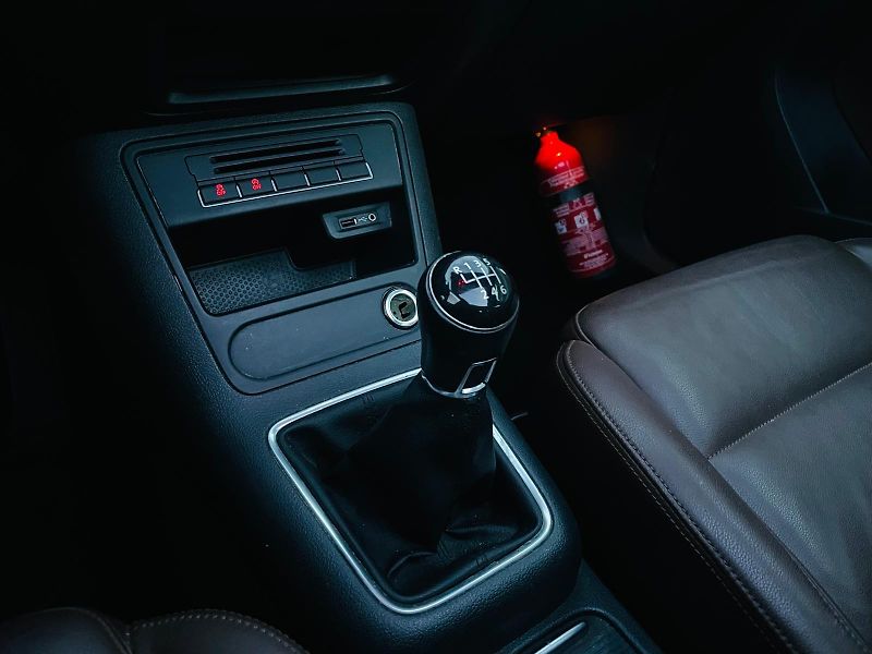 Volkswagen Tiguan 1.4TSI MANUÁL VÝHŘEV PANORAMA - fotka 38 z 46