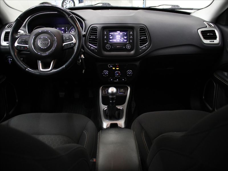 Jeep Compass 1,6 MultiJet 88kW VÝPRODEJ! - fotka 8 z 18