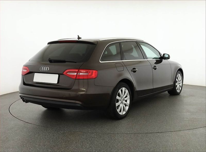 Audi A4 (2013) 2.0 TDI, 4X4, Automat, Navi - fotka 5 z 16