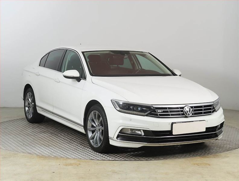 Volkswagen Passat (2018) R-Line 2.0 TDI, Automat - fotografie inzerátu