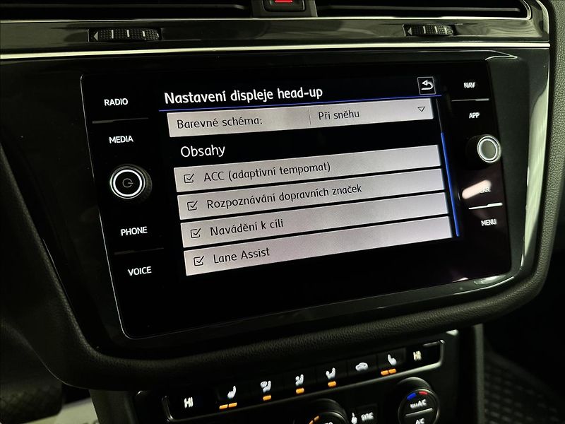 Volkswagen Tiguan Allspace R-LINE 140kW 4M HUD DCC LED - fotka 27 z 52