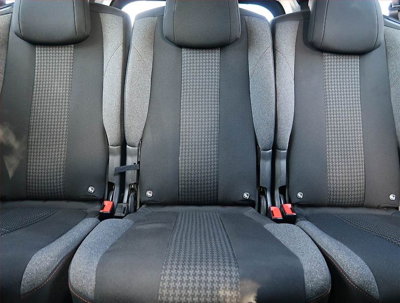 Peugeot 5008 (2020) PureTech 130, Automat, 7 míst - fotka 10 z 21