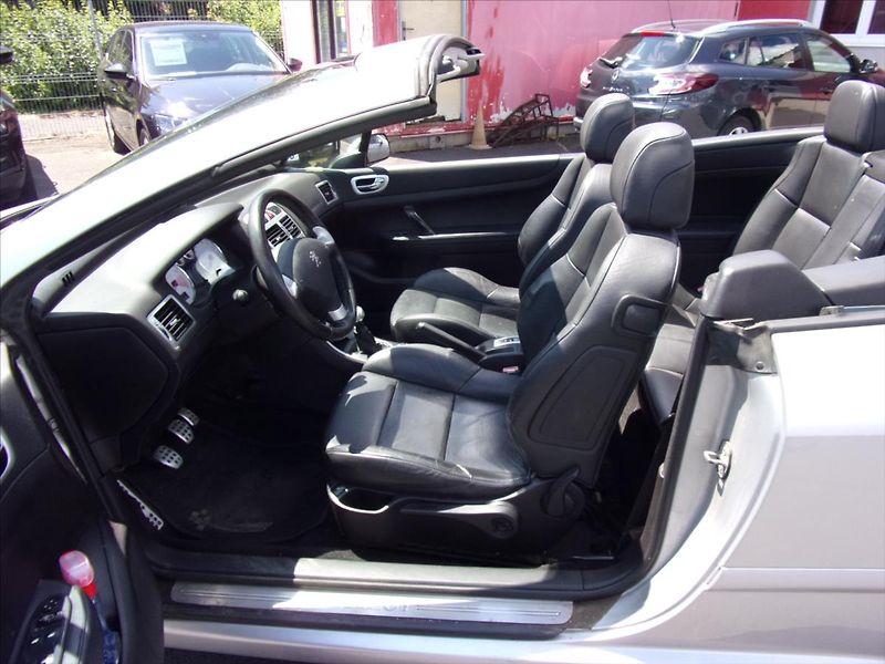 Peugeot 307 2,0 16V CC 100kW - fotka 13 z 28