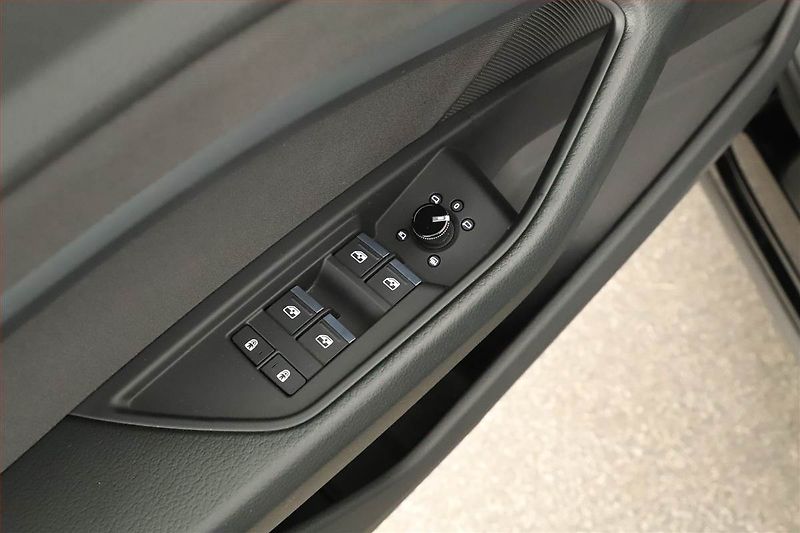 Audi e-tron (2021) S-Line 50 quattro - fotka 24 z 30