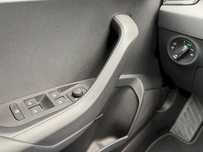 Škoda Karoq (2019) 2.0 TDI 110kW 4x4 Style ACC Si - fotka 11 z 35
