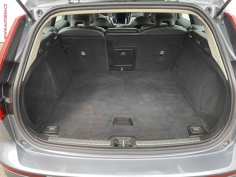 Volvo V60 (2018) 2.0d, Navi, LED, AC - fotka 7 z 18