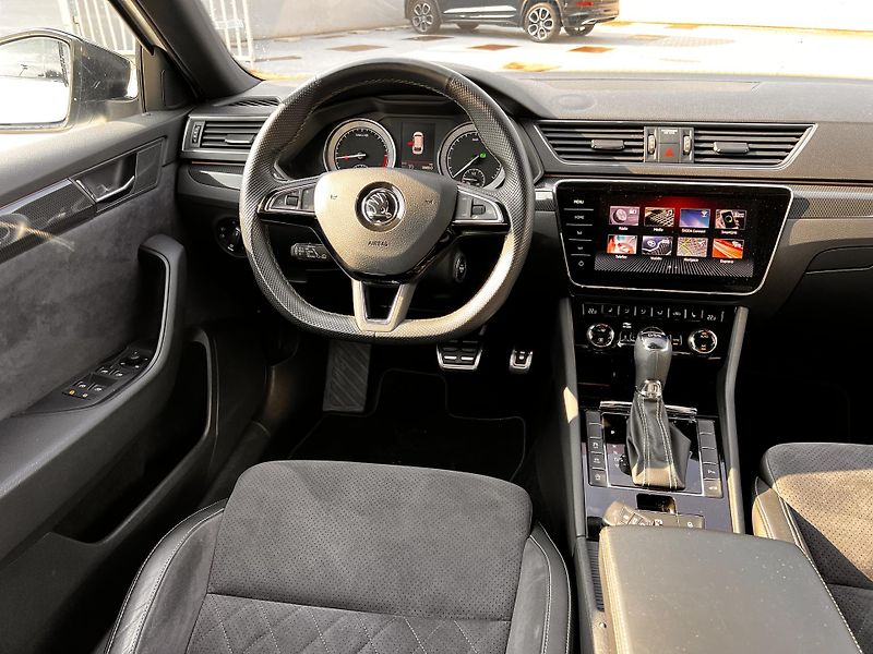 Škoda Superb 2.0 TDi Sportline nez.topeni  - fotka 10 z 23
