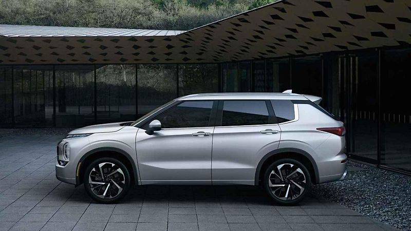 Mitsubihshi Outlander nové generace vstupuje na český trh.