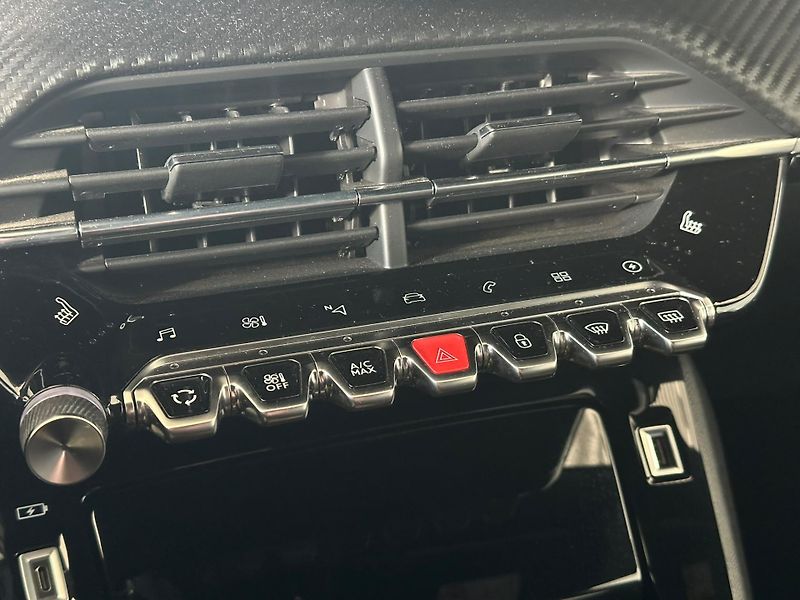 Peugeot 208 (2021) 208-e GT,136HP,ČR,DPH,1.maj. - fotka 16 z 20
