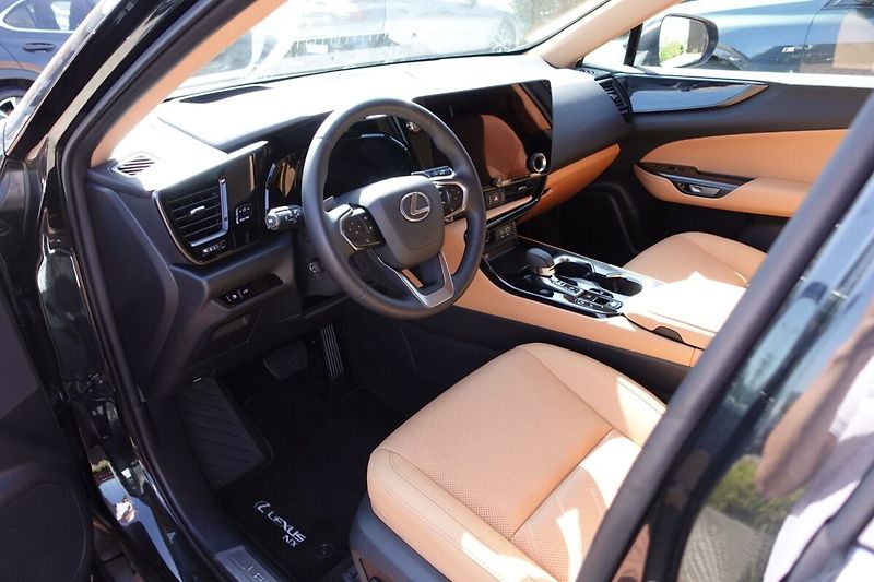 Lexus NX 350h NX350h Prestige 4x4 - fotka 14 z 36