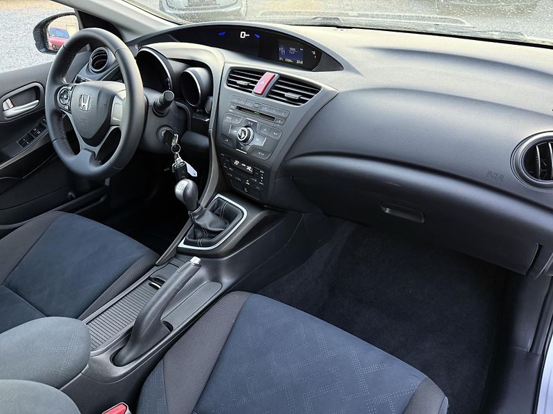 Honda Civic 1.3i-VTEC 73kW ČR - fotka 10 z 17