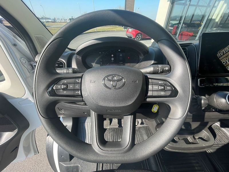 Toyota Proace Max 2.2D L4H3 4D VAN 2.2L 180 6MT - fotka 22 z 26