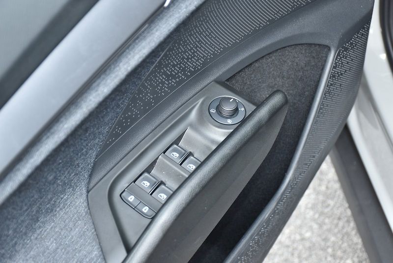 Škoda Elroq (2025) 60 Design paket LOFT 150kW - fotka 33 z 35