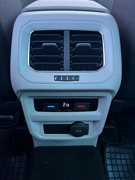 Volkswagen Tiguan 2.0TDI DSG 4Motion Virtual TZ - fotka 25 z 28