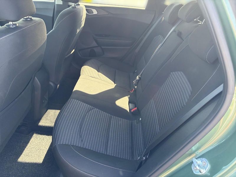 Kia Ceed (2023) TOP 1.5T-GDI 117kW DPH CZ - fotka 8 z 11