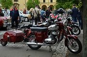 Veteránský závod odstartoval ve Velvarech na náměstí. Cíl byl na náměstí ve Slaném.