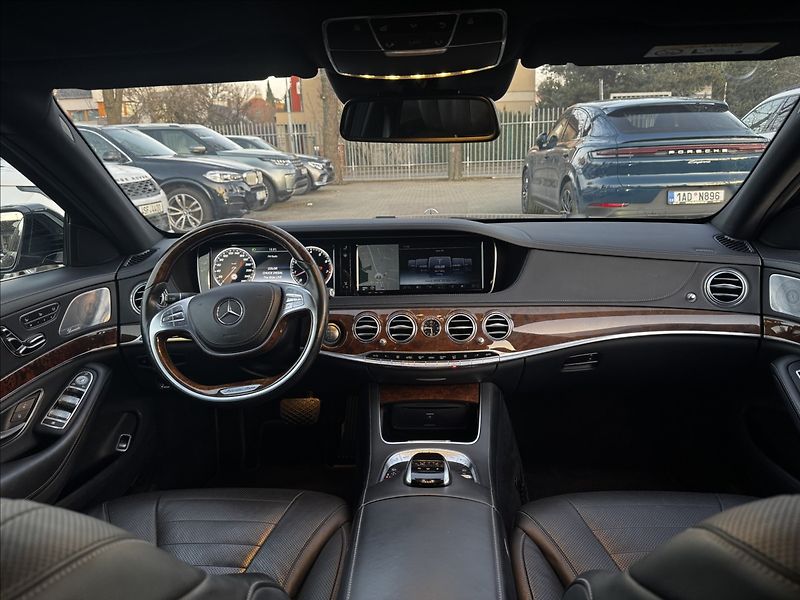 Mercedes-Benz Třídy S 500 L 4Matic AMG - fotka 13 z 28