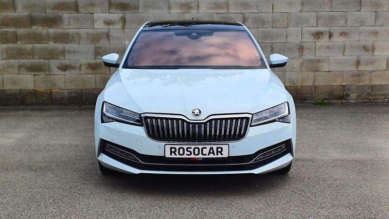 Škoda Superb L&K 147kW TDI 4x4 WEBA-PANO-TZ - fotka 2 z 50