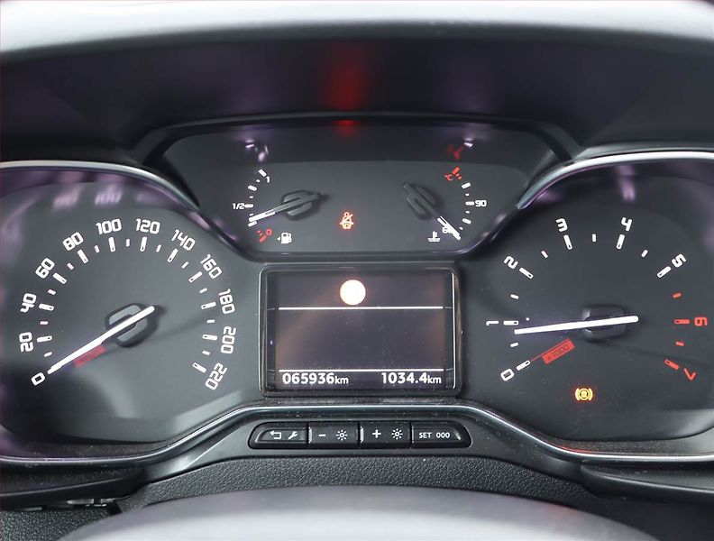 Citroën Berlingo (2020) Feel 1.5 BlueHDi, 5Míst, SR - fotka 11 z 17