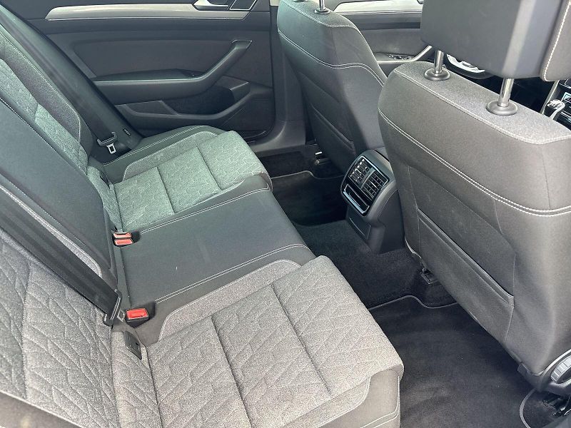 Volkswagen Passat (2023) Variant 1.5 TSI Business - fotka 9 z 26