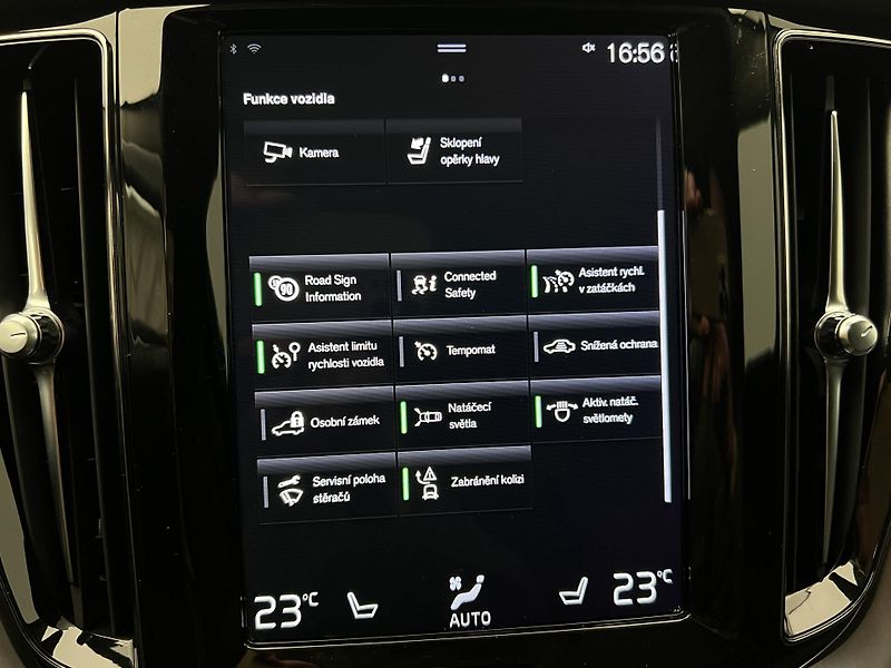 Volvo XC60 B4 AWD MOMENTUM AUT - fotka 33 z 43