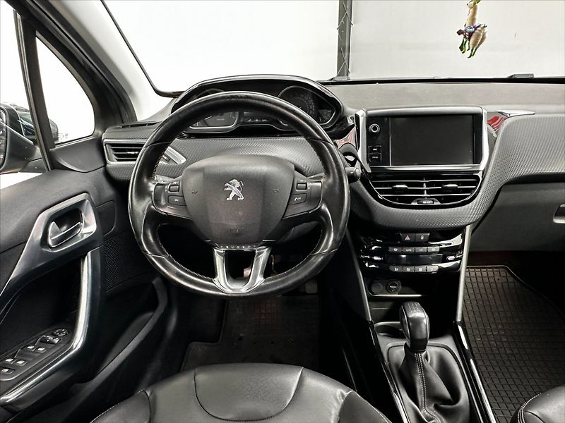Peugeot 2008 1,2 i 60kW PureTech, ČR,1.maj - fotka 17 z 35