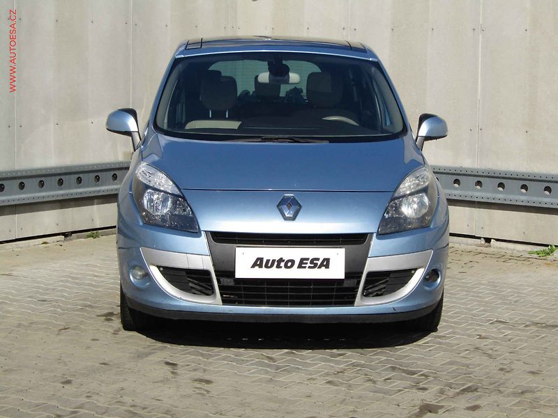 Renault Grand Scénic (2009) 1.9 dCi, 1.maj, Panor, tempo - fotka 2 z 19