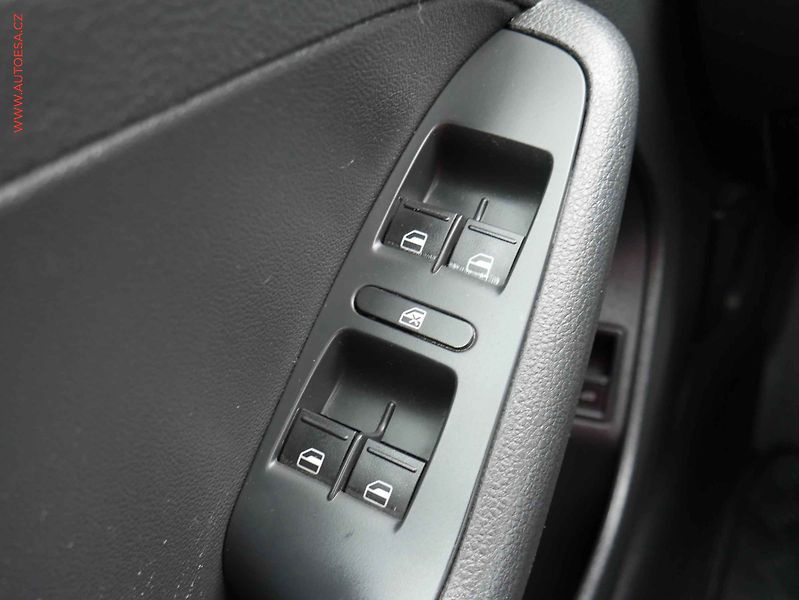 Volkswagen Jetta (2012) 1.2TSi, ČR, AAC, tempo - fotka 11 z 17