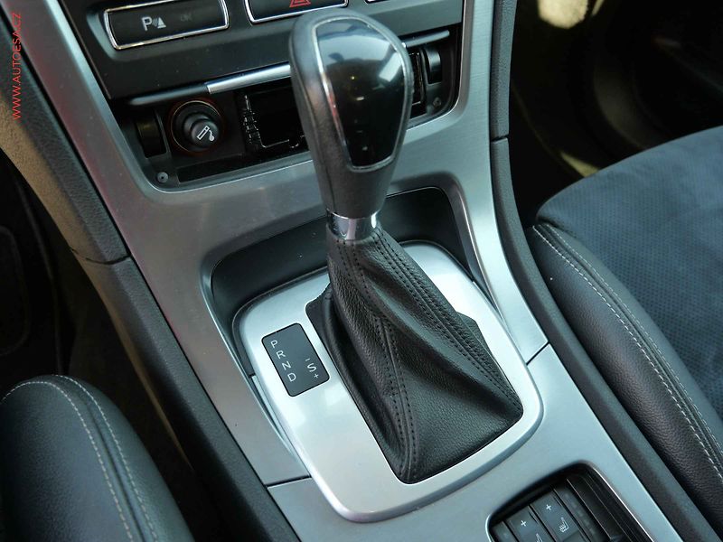 Ford Mondeo (2010) 2.0 TDCI, AT, navi, xenon - fotka 16 z 21