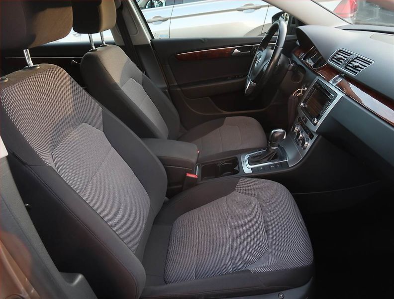Volkswagen Passat (2012) Comfortline 2.0 TDI, 4X4 - fotka 9 z 22