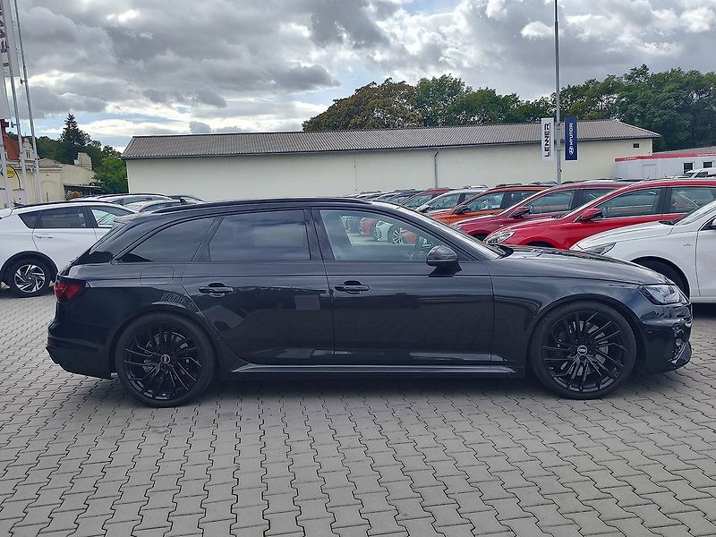 Audi RS 4 2.9 TFSI/331kW RS Dynamic pake - fotka 4 z 41