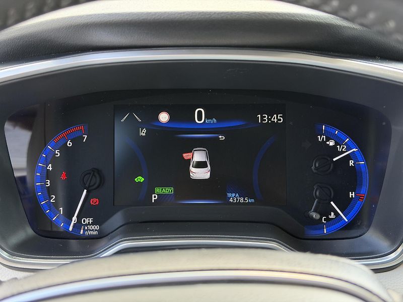 Toyota Corolla (2022) 1.8 90 kW hybrid / sedan - fotka 21 z 22