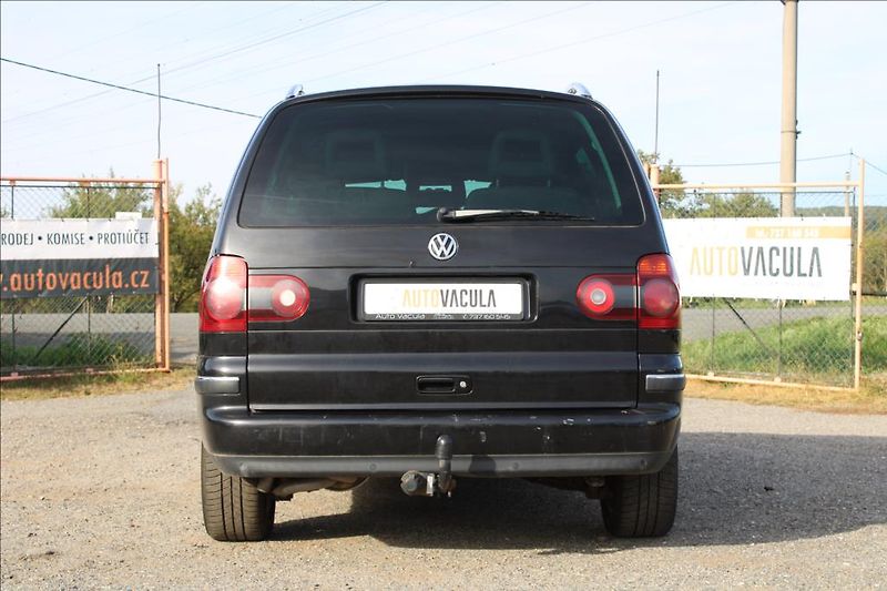 Volkswagen Sharan 1,9 TDi  TAŽNÉ,XENONY,7-MÍST - fotka 6 z 31
