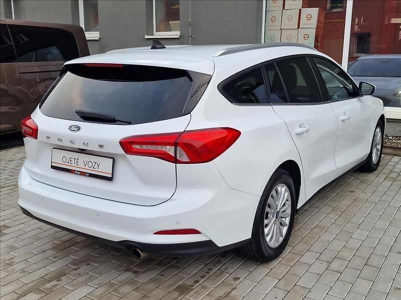 Ford Focus 1.5TDCi 88kW Titanium,ČR,1.Maj - fotka 10 z 48